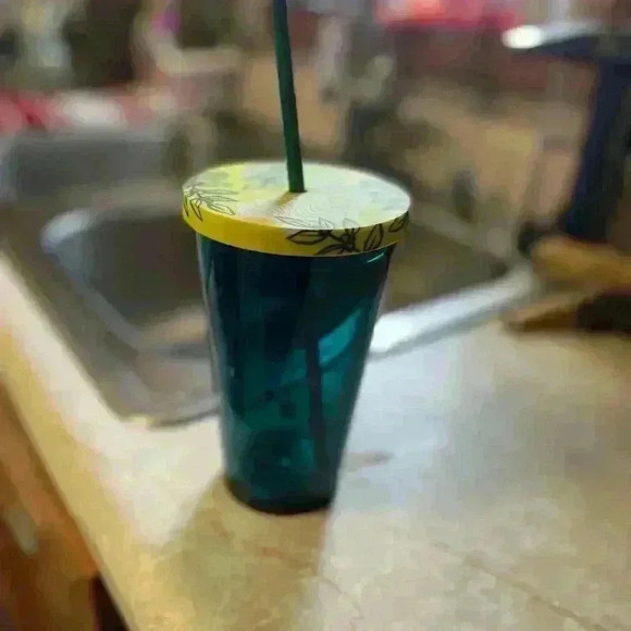 Starbucks 16 oz grande cold cup tumbler Sumatra tiger lid yellow green - Picture 3 of 3